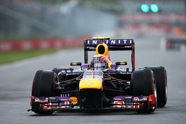 Mark Webber - Action_Mark_Webber_Kanada_Infiniti-Red-Bull-Racing_otomobiltutkunu_Renault_Renault-Türkiye