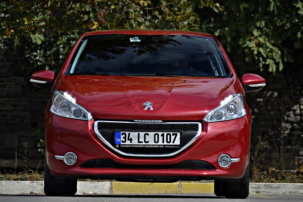 Peugeot 208 Test_Otomobiltutkunu_Otomatik vites