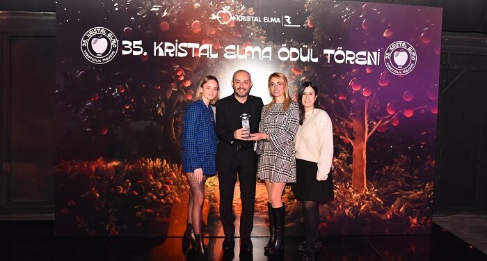 Mercedes-Benz Kamyon, 2023 yılındaki yaratıcı projeleriyle Kristal Elma ve Felis ödülü almaya hak kazandı