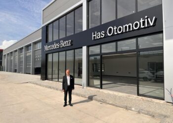 Mercedes-Benz Türk’ün bayi ve yetkili servisi Has Otomotiv Yatırım ve Pazarlama Ege Şubesi, yeni lokasyonunda hizmete başladı