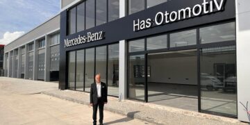 Mercedes-Benz Türk’ün bayi ve yetkili servisi Has Otomotiv Yatırım ve Pazarlama Ege Şubesi, yeni lokasyonunda hizmete başladı
