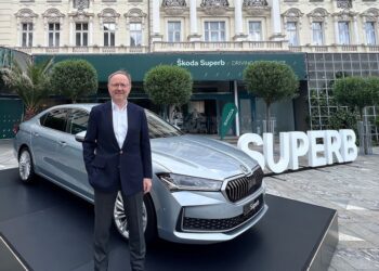 Skoda yeni nesil Superb’yi satışa sundu