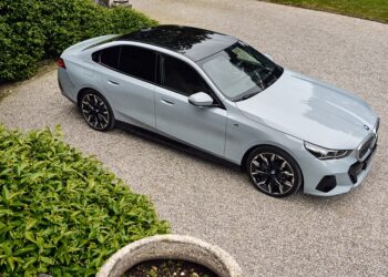 1.6 Litrelik Yeni BMW 520i Sedan Satışa Sunuldu
