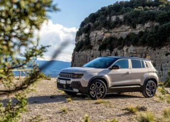 Jeep Avenger’ın hibrit motor seçenekli versiyonu, Haziran ayında Türkiye yollarına çıkıyor