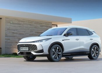 MG’nin Teknolojik Harikası: Yeni Çift Motorlu e-HS PHEV İngiltere’de Tanıtıldı!