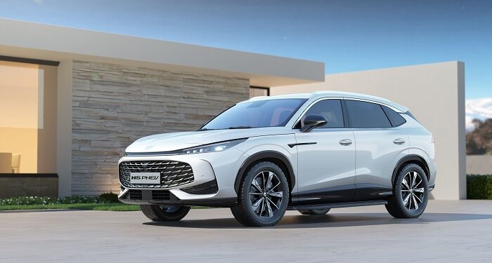 MG’nin Teknolojik Harikası: Yeni Çift Motorlu e-HS PHEV İngiltere’de Tanıtıldı!