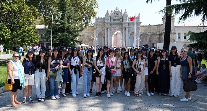 Mercedes-Benz Türk, Yıldız Kızlar’la Geleneksel İstanbul Ziyaretinde Bir Araya Geldi