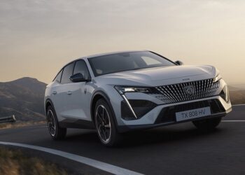 Peugeot’dan yeni E-408’ atağı