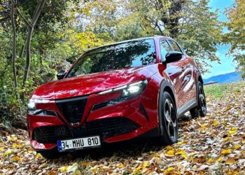 Alfa Romeo Junior Hybrid İlk Sürüş