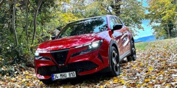 Alfa Romeo Junior Hybrid İlk Sürüş