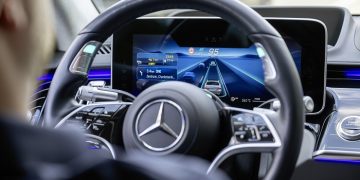 Mercedes-Benz Almanya’da 95 km/s Seviye 3 otonom sürüş için onay aldı