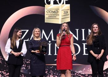 Mercedes-Benz Otomotiv, She’s Mentoring Programı ile Yılın Sosyal Sorumluluk Projesi Ödülü’nü Aldı