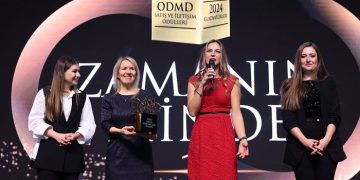 Mercedes-Benz Otomotiv, She’s Mentoring Programı ile Yılın Sosyal Sorumluluk Projesi Ödülü’nü Aldı