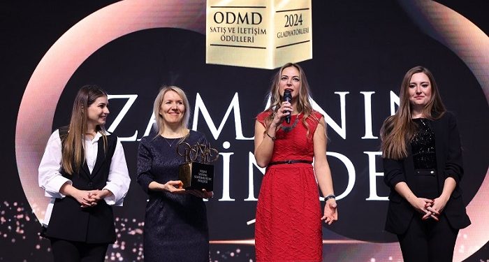 Mercedes-Benz Otomotiv, She’s Mentoring Programı ile Yılın Sosyal Sorumluluk Projesi Ödülü’nü Aldı