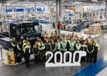 Renault Trucks, 2000’inci elektrikli kamyonunu Hollanda’ya teslim ediyor