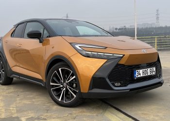 Toyota C-HR: Şehirli ve Şık SUV Deneyimi