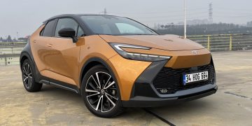 Toyota C-HR: Şehirli ve Şık SUV Deneyimi