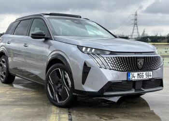 Peugeot E-5008 Test