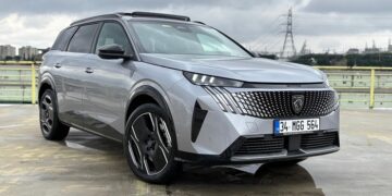 Peugeot E-5008 Test
