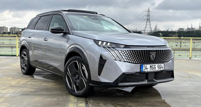 Peugeot E-5008 Test