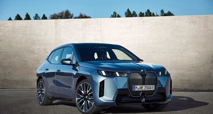 Yeni BMW iX Yüksek Performansı ve Yenilenen Tasarımıyla Yollarda