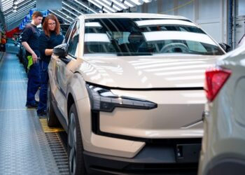 Volvo Cars, tamamen elektrikli EX30 modelinin üretimine Avrupa’da başladı