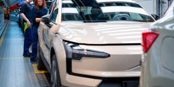 Volvo Cars, tamamen elektrikli EX30 modelinin üretimine Avrupa’da başladı