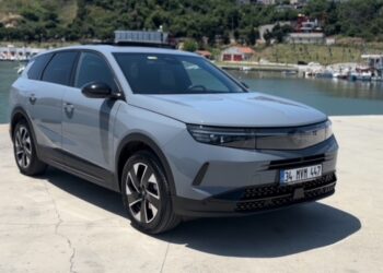 Opel Grandland Hybrid Test