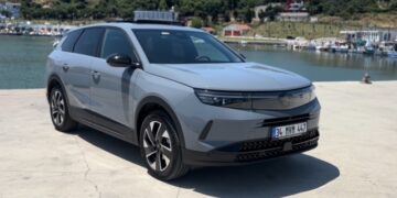 Opel Grandland Hybrid Test