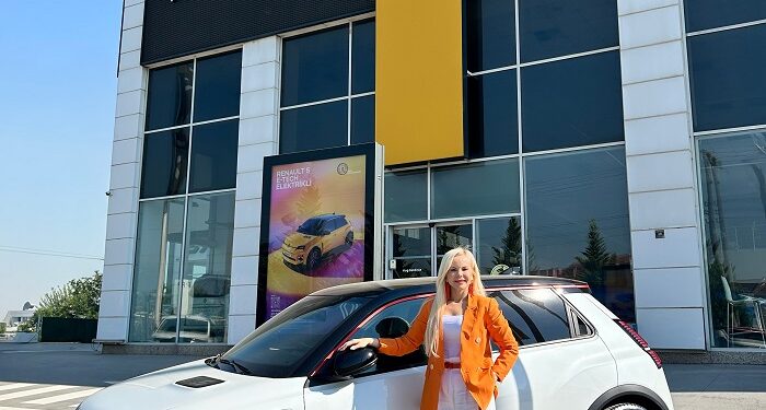 Renault 5 E-Tech, Koçaslanlar Motorlu Araçlar Showroom’unda yerini aldı