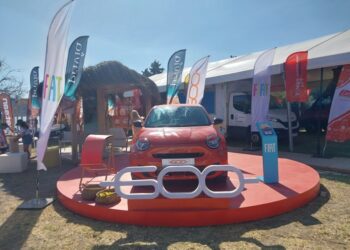 FIAT, Alaçatı’da Vakkorama Watersports Championship de rüzgârın enerjisine ortak oldu
