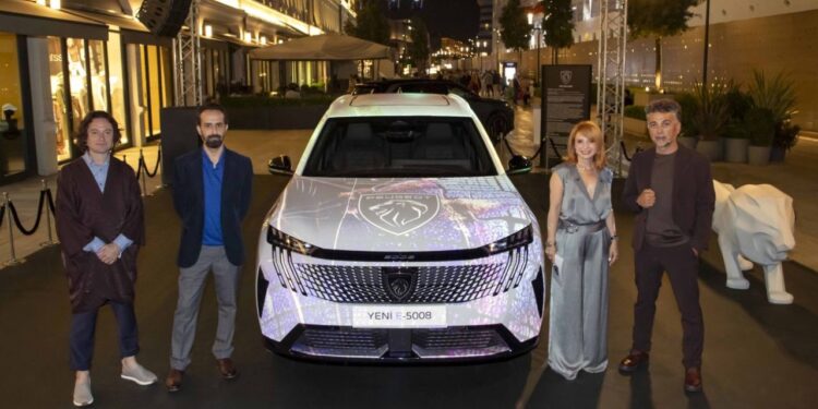 Peugeot’tan “Art On Cars” projesi