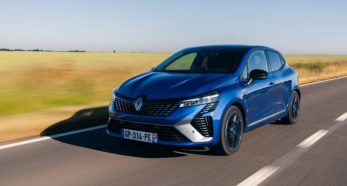 RENAULT, ZİRVENİN TEK SAHİBİ OLMAYA DEVAM EDİYOR