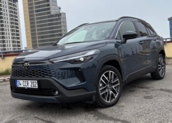 Toyota Corolla Cross Hybrid Test 2025