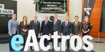 Mercedes-Benz Türk’ten Akcan Holding’e eActros Teslimatı