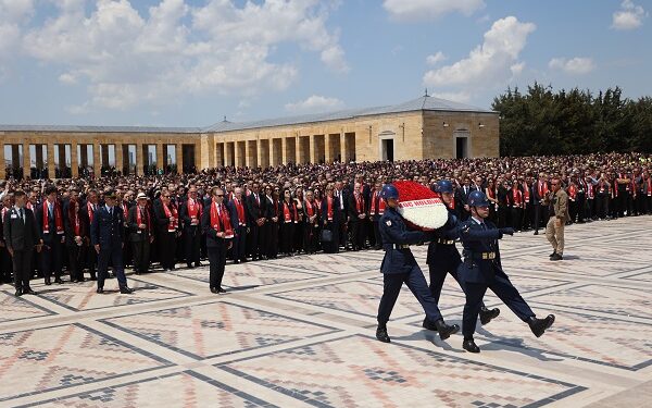 Koç Topluluğu 100. Yılında Anıtkabir’de