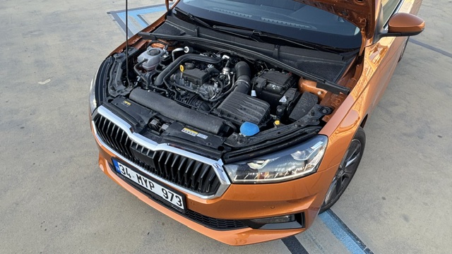 Skoda Fabia 1.0 TSI 115 PS turbo benzinli motor kompartımanı