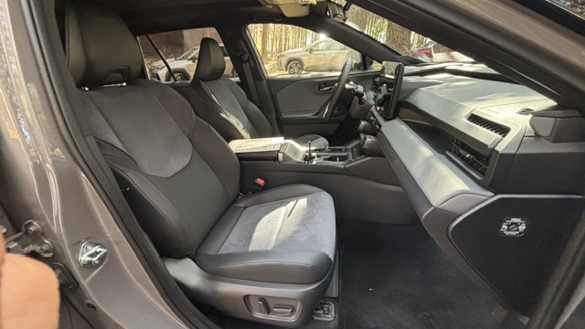 Toyota RAV4 Hybrid ic tasarimi 