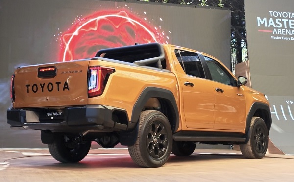 Yeni-Hilux-Arka-Tasarim