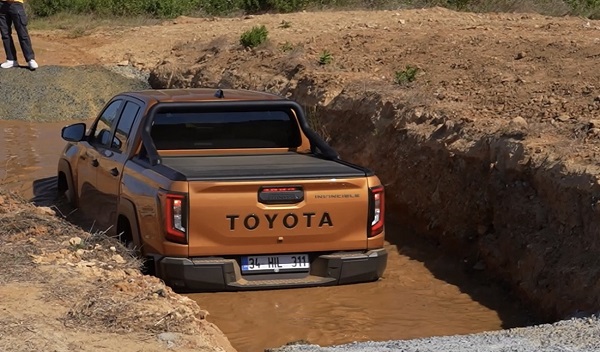 Yeni Hilux İlk Sürüş