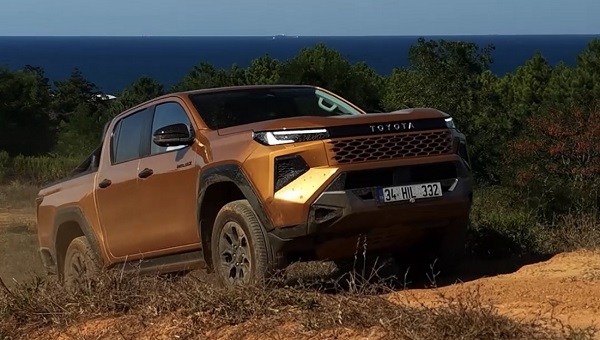 Yeni-Hilux