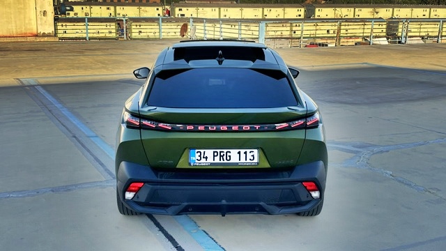 Peugeot 408 Hybrid Arka Tasarım